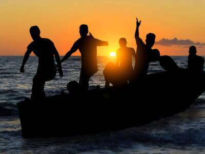 На юге Испании перевернулась лодка с мигрантами, 12 человек пропали без вести - gordonua.com - Украина - Испания
