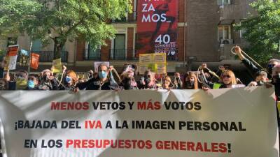 Las peluquerías plantan cara el PSOE: exigen en las calles el IVA reducido para el sector - allspain.info - city Madrid - city Santander