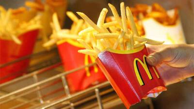 Así sirve McDonald’s las patatas fritas a los clientes groseros - allspain.info