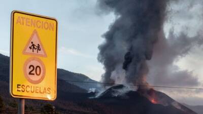 El presidente de La Gomera sugiere bombardear el volcán para encauzar las coladas de La Palma - allspain.info