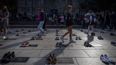Calzado maltrecho: la lápida de los sin nombre en Barcelona - allspain.info