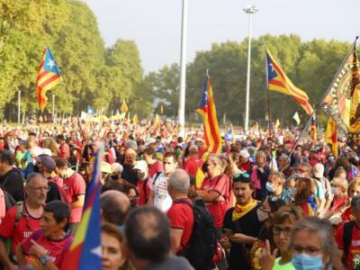 Лаура Боррас - В Барселоне сторонники независимости Каталонии вышли на улицы города - unn.com.ua - Украина - Испания - Киев