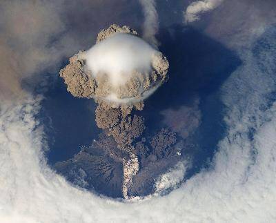 Количество строений, разрушенных извержением вулкана на Канарских островах, достигло 946 - abcspain.ru