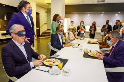 Испанские чиновники позавтракали с закрытыми глазами - noticia.ru - Санто-Доминго