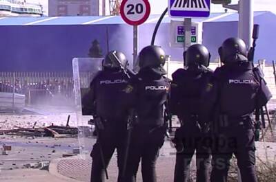 На юге Испании произошли стычки между бастующими металлургами и полицией - noticia.ru - Испания - Кадис