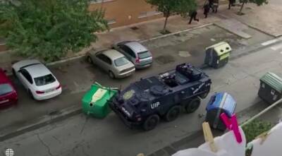 Диас Йоланда - Испанская полиция использовала бронетранспортер для подавления беспорядков - noticia.ru - Испания - Марласк