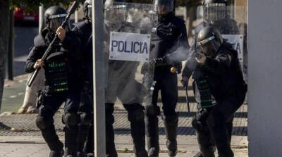 В Испании полиция устроила разгон протеста резиновыми пулями - ru.slovoidilo.ua - Украина - Испания