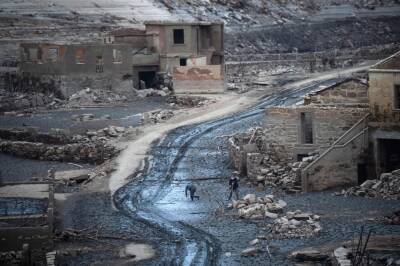 В Испании из-под воды показалась затопленная в 1992 году деревня - runews24.ru - Испания - Португалия - деревня Асередо - Лима