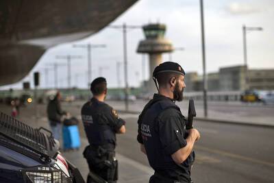В Испании закрыли аэропорт после побега мигрантов из самолёта - tvc.ru - Испания - Марокко - Стамбул