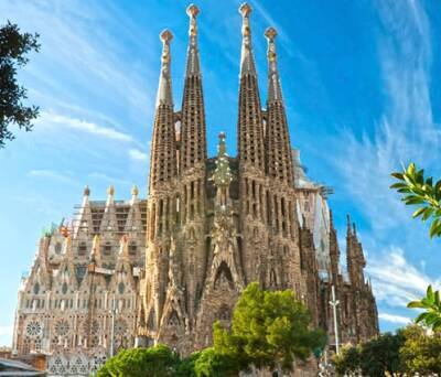 Антонио Гауди - Спустя почти 50 лет в Барселоне открыли башню знаменитого собора Саграда Фамилия. ФОТО - enovosty.com