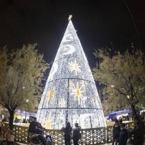В Испании мэра хотят отправить в отставку из-за украшений к Рождеству. Фото - reporter-ua.com - Испания