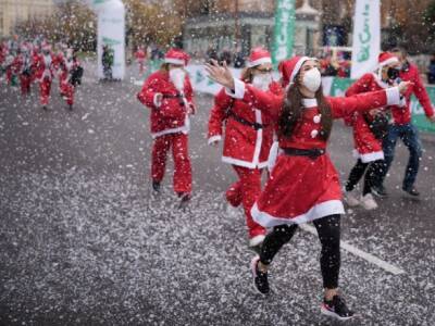 В Мадриде устроили благотворительный забег Санта Клаусов: куда передадут средства - unn.com.ua - Украина - Испания - Мадрид - Киев