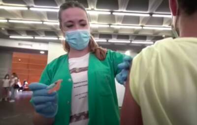 В Испании отменили карантин для вакцинированных людей, контактировавших с заболевшими - noticia.ru - Испания