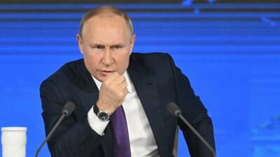 Владимир Путин - В Испании испугались сжатого кулака Путина на выступлении о НАТО - 5-tv.ru - Россия - Испания
