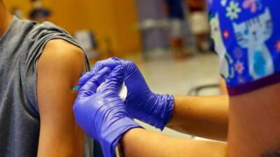 В Испании одобрили вакцинацию детей с пяти лет - russian.rt.com - Испания