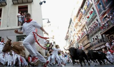 Испания отменила фестиваль с забегом от быков, опасаясь роста числа заболевших COVID - newizv.ru - Испания