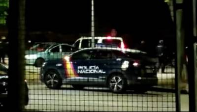 Мужчина напал с топором на полицейский патруль в Испании - allspain.info - Испания