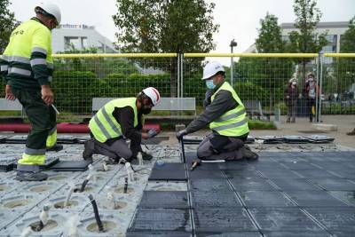 В Барселоне вмонтировали солнечные панели в тротуарную плитку - noticia.ru