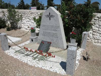 Посольство РФ в Испании: цветы к монументу павшим советским летчикам - allspain.info - Россия - Испания - Мадрид
