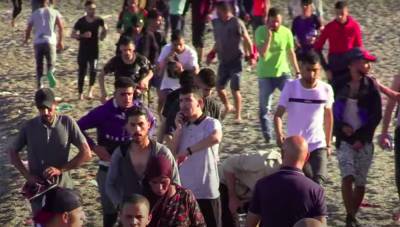 Более 5000 мигрантов штурмовали границу между Испанией и Марокко - noticia.ru - Испания - Мадрид - Марокко - Рабат