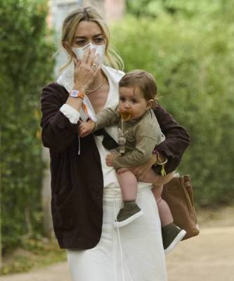 Совершенная льняная двойка из Zara: что носит самая богатая женщина Испании на прогулке - skuke.net - Испания - Мадрид - Madrid