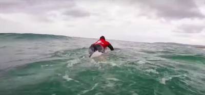 Мигрант попытался попасть в Испанию на доске для сёрфинга - noticia.ru - Испания - Марокко