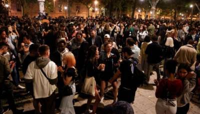 Испанцы устроили уличные танцы в первую ночь без COVID-ограничений - ukrinform.ru - Испания