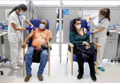 Половина испанцев уже получили как минимум одну дозу вакцины - catalunya.ru - Испания