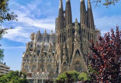 Sagrada Familia вновь будет работать по пятницам - catalunya.ru - Испания