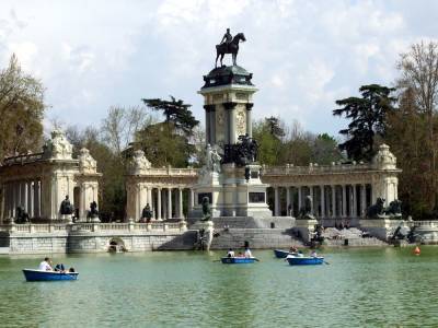 Лодки для водных прогулок в парках Мадрида теперь можно бронировать в приложении - espanarusa.com - Мадрид - Madrid