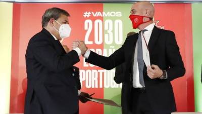 Луис Рубиалес - король Фелип VI (Vi) - Испания и Португалия подадут совместную заявку на проведение World Cup-2030 - vesti.ru - Испания - Португалия - Мадрид - Греция - Румыния - Марокко - Болгария - Сербия - Аргентина - Уругвай - Парагвай - Чили