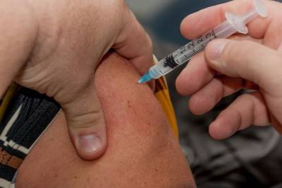 В Испании восьми педагогам по ошибке вкололи 6 доз вакцины от COVID-19 - aif.ru - Испания - Германия