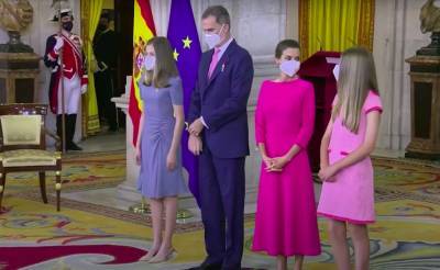 король Фелип - Королева Испании и её дочь привились от коронавируса - noticia.ru - Испания - Англия