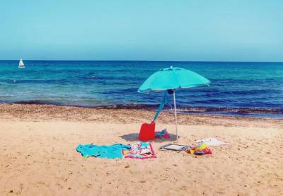 На пляжах Каталонии запретили надолго оставлять личные вещи без присмотра - catalunya.ru - Испания