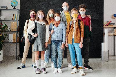 Испанские школьники останутся в масках - abcspain.ru