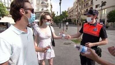 В Испании из-за аномальной жары раздают воду туристам - tvc.ru - Испания - Израиль - Иерусалим