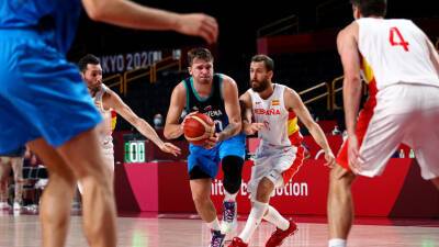 Рика Рубио - Словения победила Испанию на баскетбольном турнире ОИ - russian.rt.com - Испания - Сша - Словения - Чехия