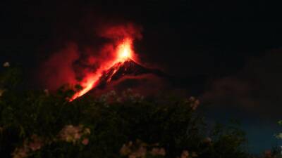 Извержение вулкана началось на Канарских островах в Испании - inforeactor.ru - Испания