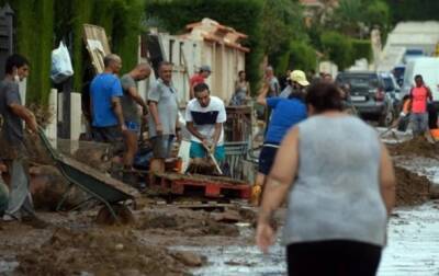 В Испании расчищают улицы после масштабного наводнения - korrespondent.net - Украина - Испания - Альканар