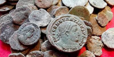 Уникальный клад древнеримских монет отрыл голодный барсук в Испании (фото) - lenta.ua - Украина - Испания - Киев - Польша