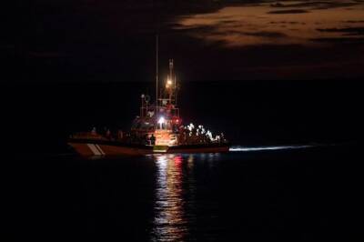 Испания спасла 319 мигрантов в Атлантическом океане, еще 18 утонули - unn.com.ua - Украина - Испания - Киев