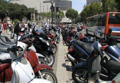 В Барселона парковка для мотоциклов на тротуарах может стать платной - catalunya.ru - Испания