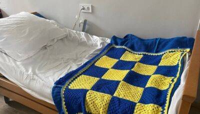 Маргарита Роблес - Испанцы передали в Мукачевскую больницу собственноручно связанные сине-желтые одеяла - ukrinform.ru - Украина - Испания