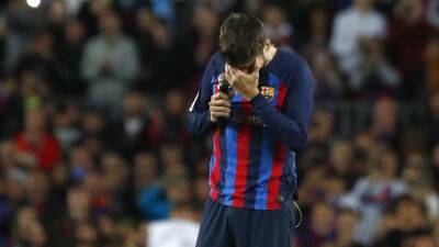Жерар Пик - Пике не смог сдержать слёз после прощального матча за «Барселону» - russian.rt.com - Испания