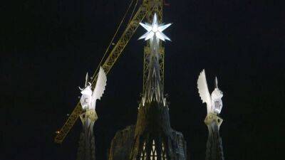 Антонио Гауди - Барселона: три башни собора готовы - ru.euronews.com - Саград