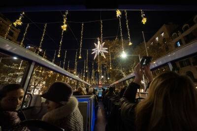 Ночной автобус для любования рождественским освещением Барселоны - espanarusa.com - Испания