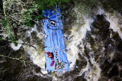 Трагедия в Понтеведре: 6 человек погибли и 2 получили ранения в результате падения автобуса в реку - allspain.info - Испания