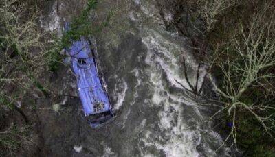 Семь человек погибли в Испании при падении автобуса в реку - noticia.ru - Испания