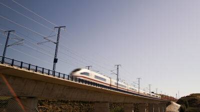 El Pais: число пострадавших при столкновении поездов в Испании превысило 150 - russian.rt.com - Испания