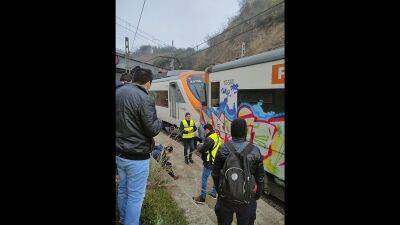 Испания: 155 человек пострадали в результате столкновения поездов - ru.euronews.com - Испания - Каталония